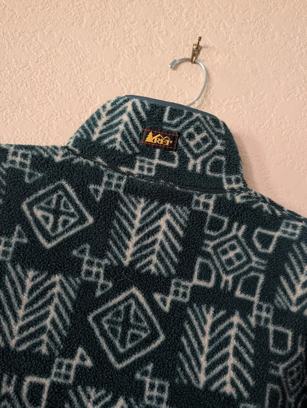 REI Green and White Geometric Fleece Pullover Sweater With Extra Large Pocket